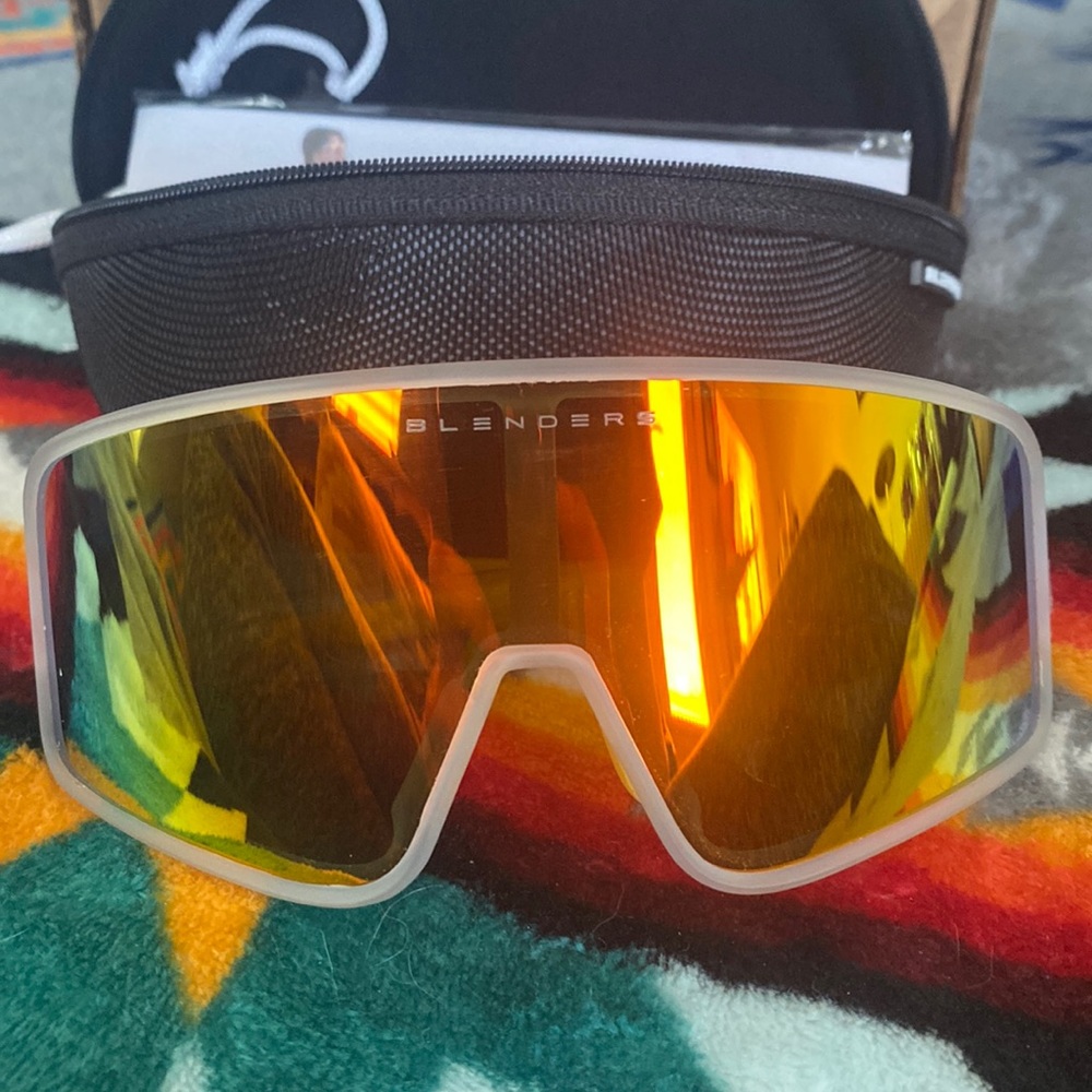 Blenders Saturn cloud glasses